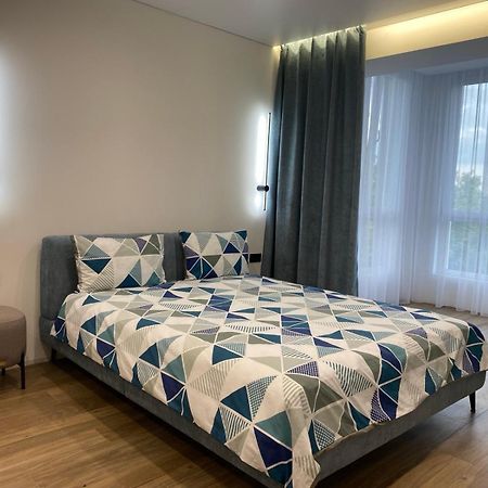 Апартаменти В Районі Автовокзалу Поблизу Обласноі Лікарні Жк Great House Rivne Exteriör bild